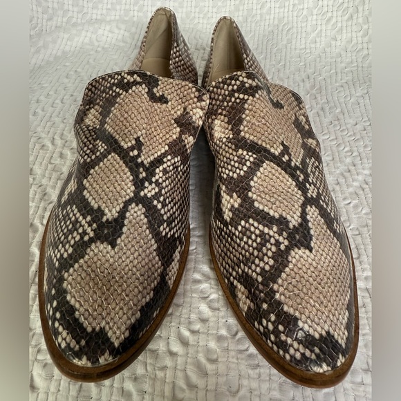 Levity Carla Loafer in Python SZ10 - Picture 3 of 7